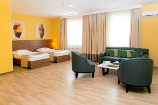 Отель Green Which Tourist Borovoye Боровое Двухместный номер Делюкс с 2 отдельными кроватями-1